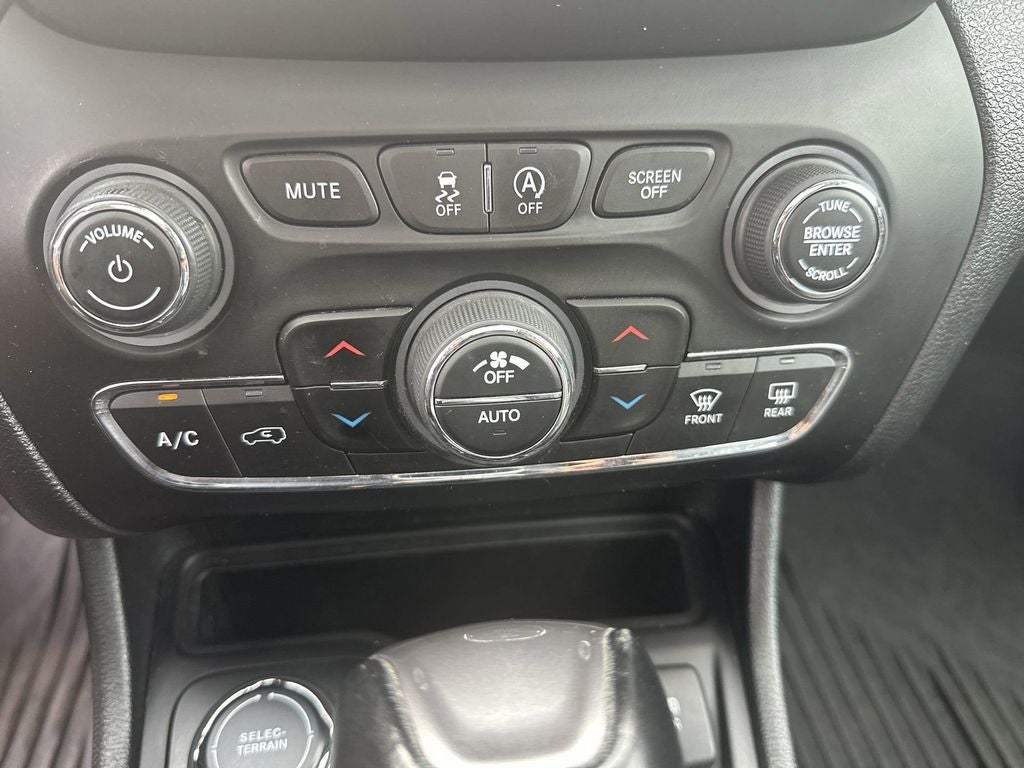 2022 Jeep Cherokee Latitude Lux