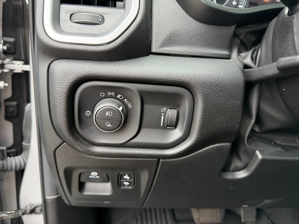 2023 RAM 1500 Big Horn Crew Cab 4x4 5'7" Box