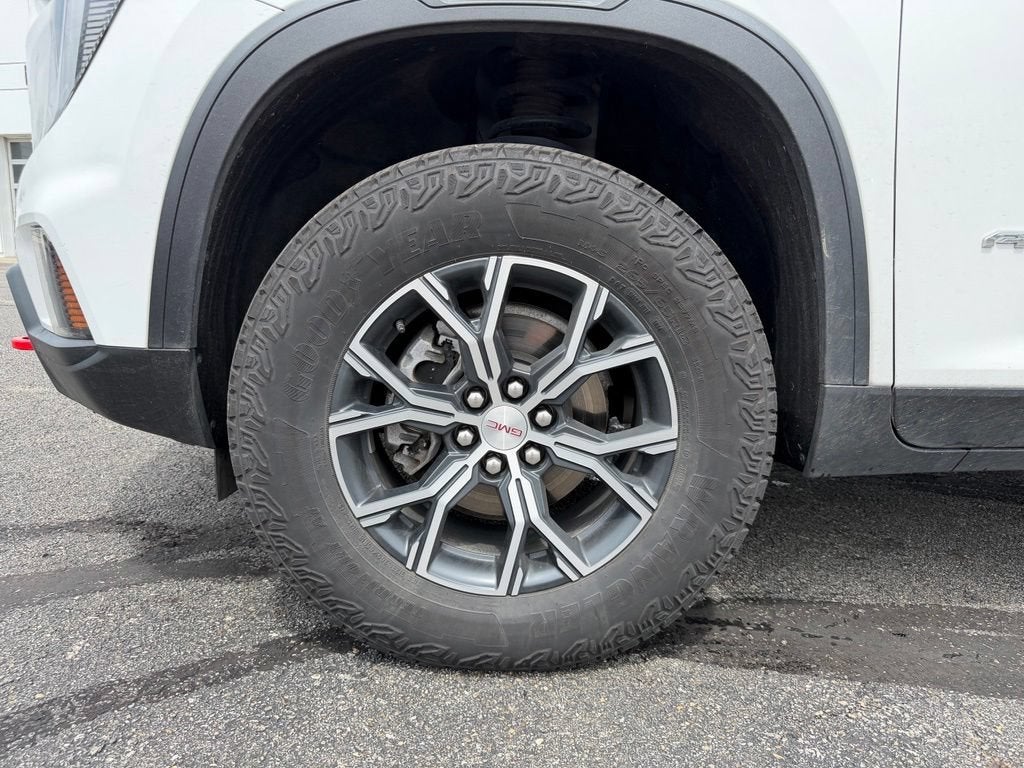 2024 GMC Acadia AT4