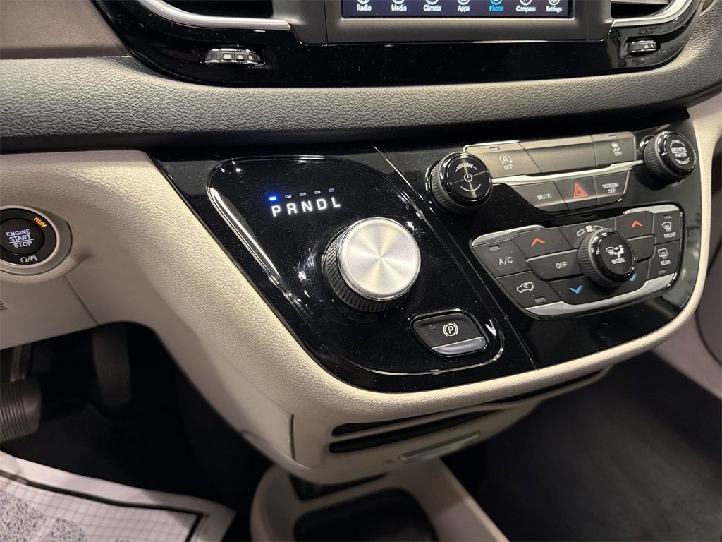 2021 Chrysler Voyager LXI