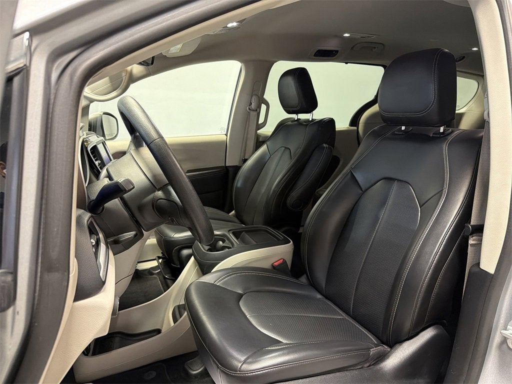 2021 Chrysler Voyager LXI