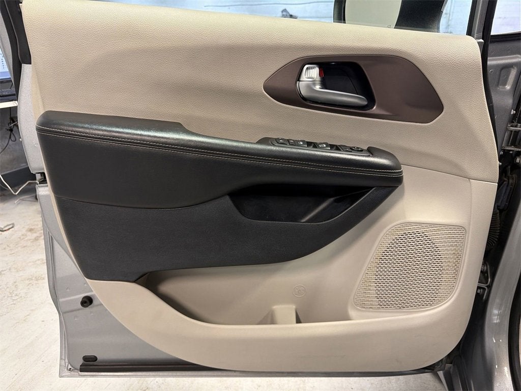 2021 Chrysler Voyager LXI