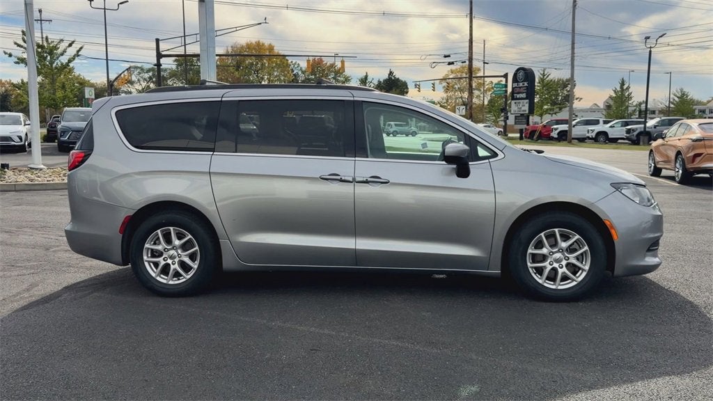2021 Chrysler Voyager LXI