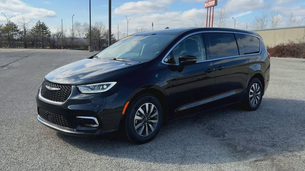 2023 Chrysler Pacifica Hybrid Touring L