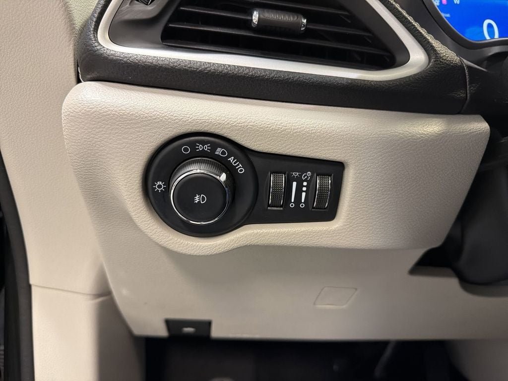 2023 Chrysler Pacifica Hybrid Touring L