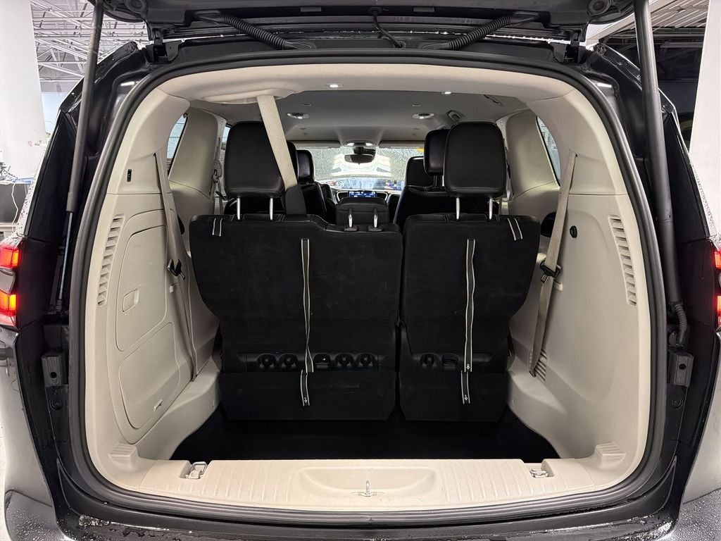 2023 Chrysler Pacifica Hybrid Touring L