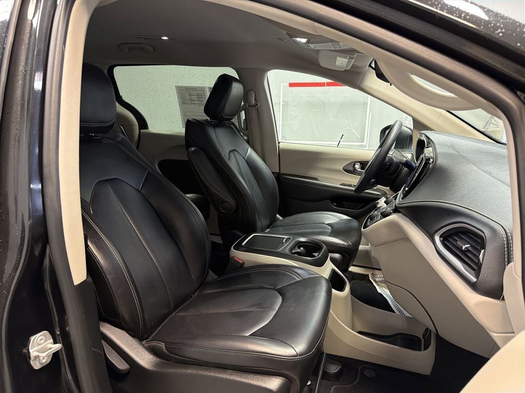 2023 Chrysler Pacifica Hybrid Touring L