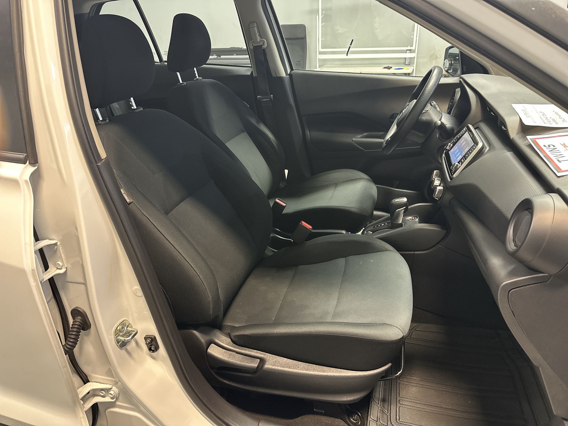 2023 Nissan Kicks S Xtronic CVT