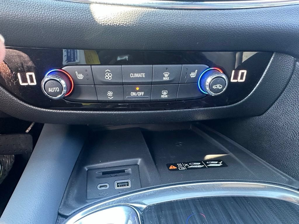 2024 Buick Enclave Essence
