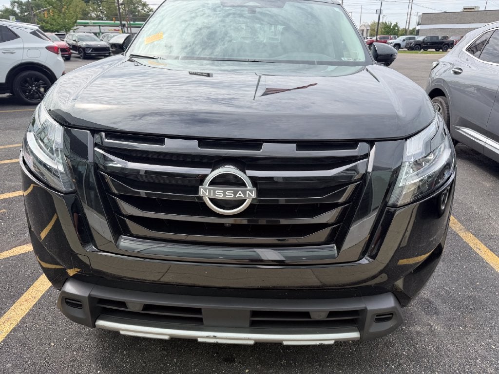 2023 Nissan Pathfinder SL 4WD