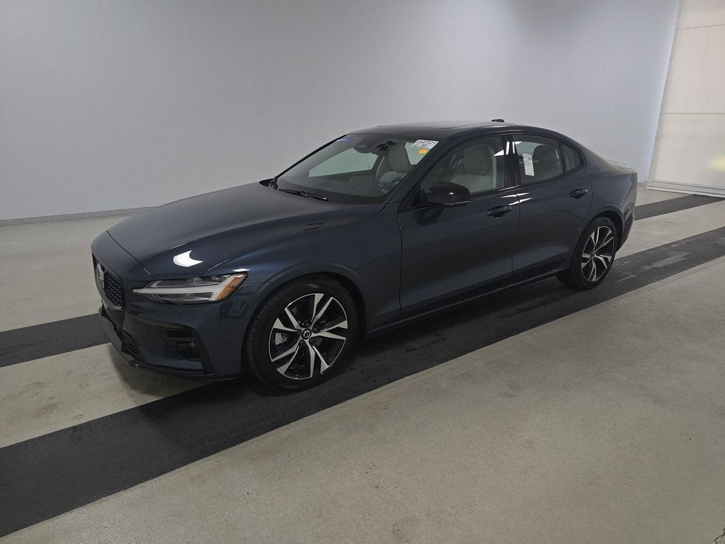 2023 Volvo S60 Core Dark Theme