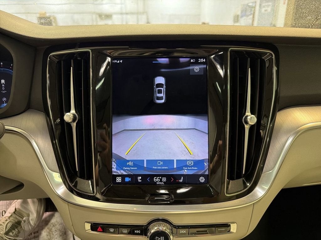 2023 Volvo S60 Core Dark Theme