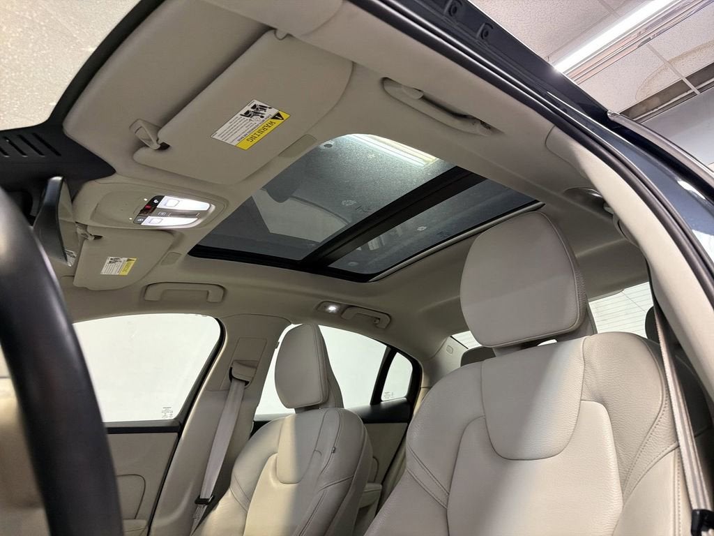 2023 Volvo S60 Core Dark Theme