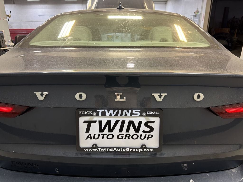 2023 Volvo S60 Core Dark Theme