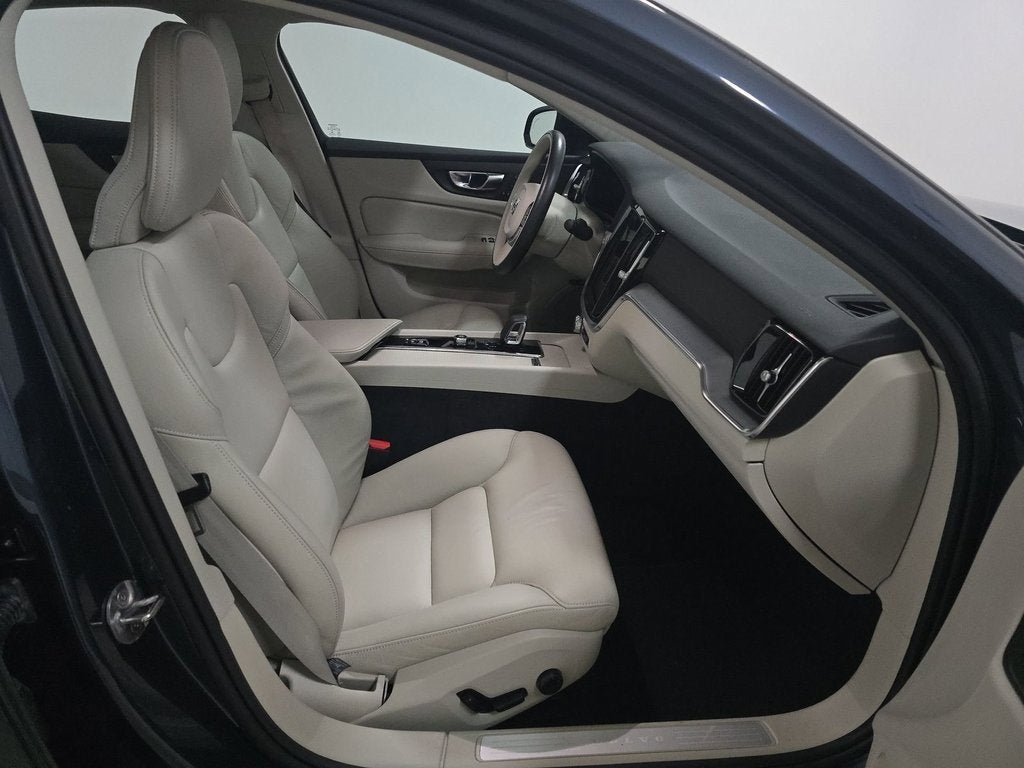 2023 Volvo S60 Core Dark Theme