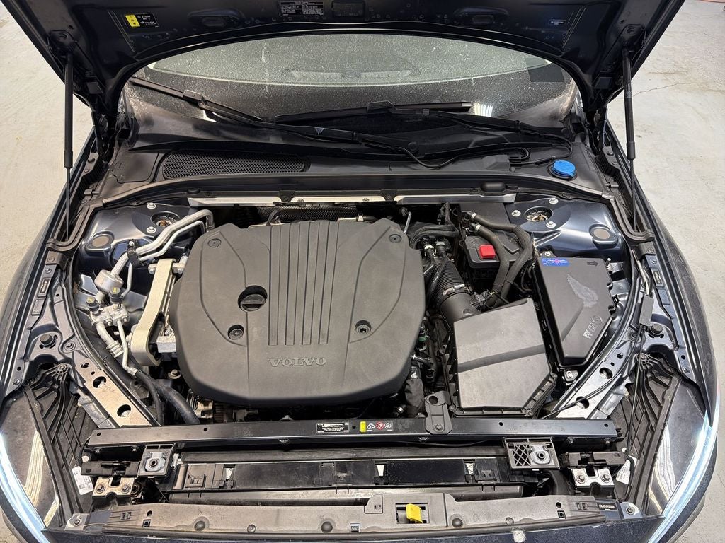 2023 Volvo S60 Core Dark Theme