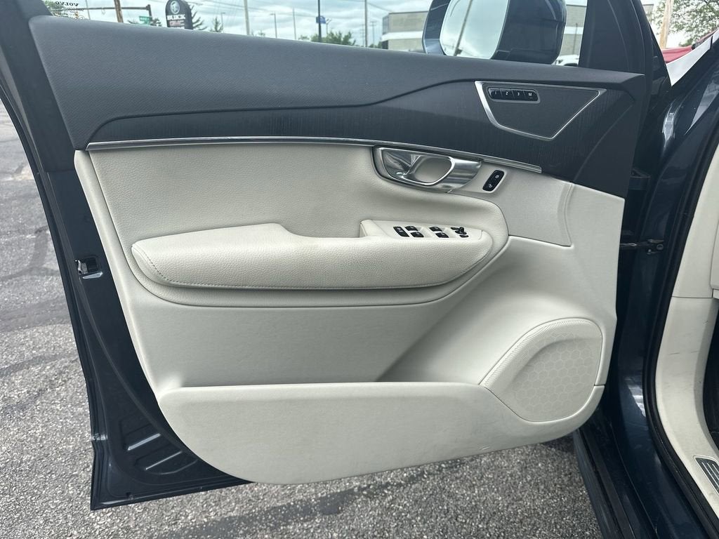2020 Volvo XC90 T6 Momentum 6 Passenger