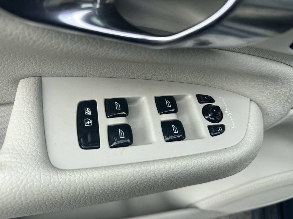 2020 Volvo XC90 T6 Momentum 6 Passenger