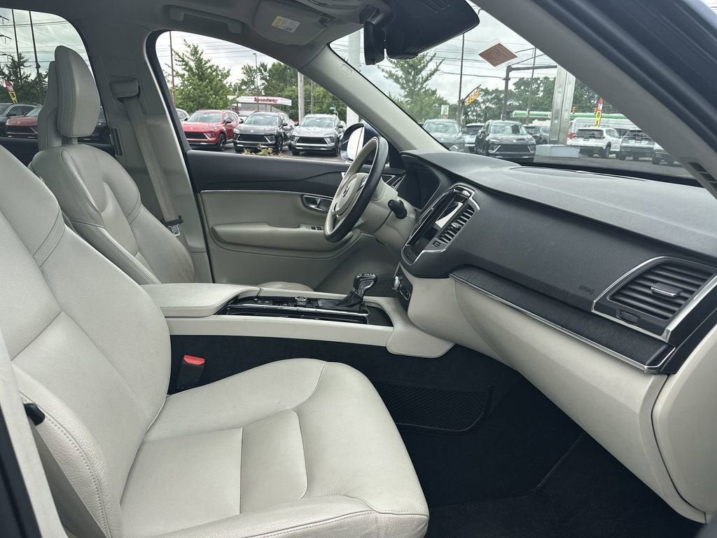 2020 Volvo XC90 T6 Momentum 6 Passenger