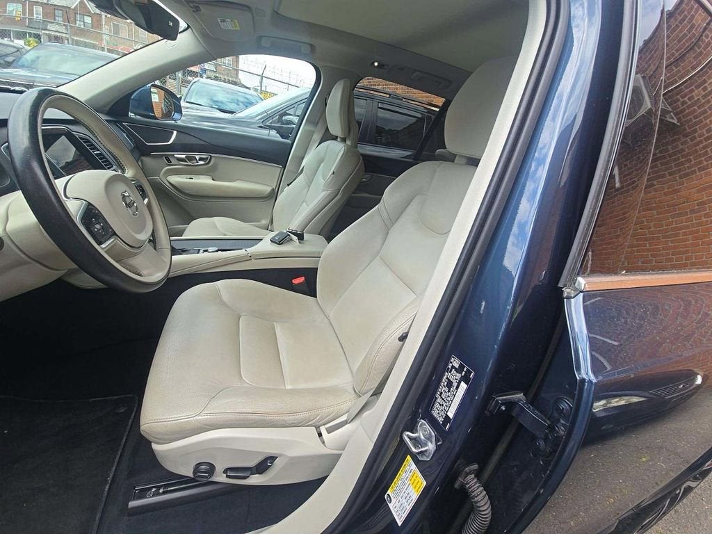 2020 Volvo XC90 T6 Momentum 6 Passenger