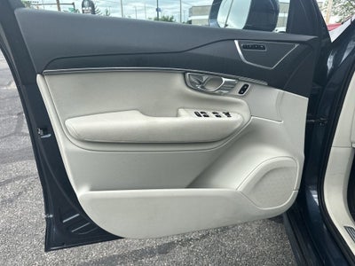 2020 Volvo XC90 T6 Momentum 6 Passenger