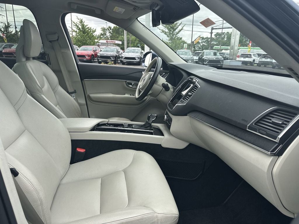 2020 Volvo XC90 T6 Momentum 6 Passenger