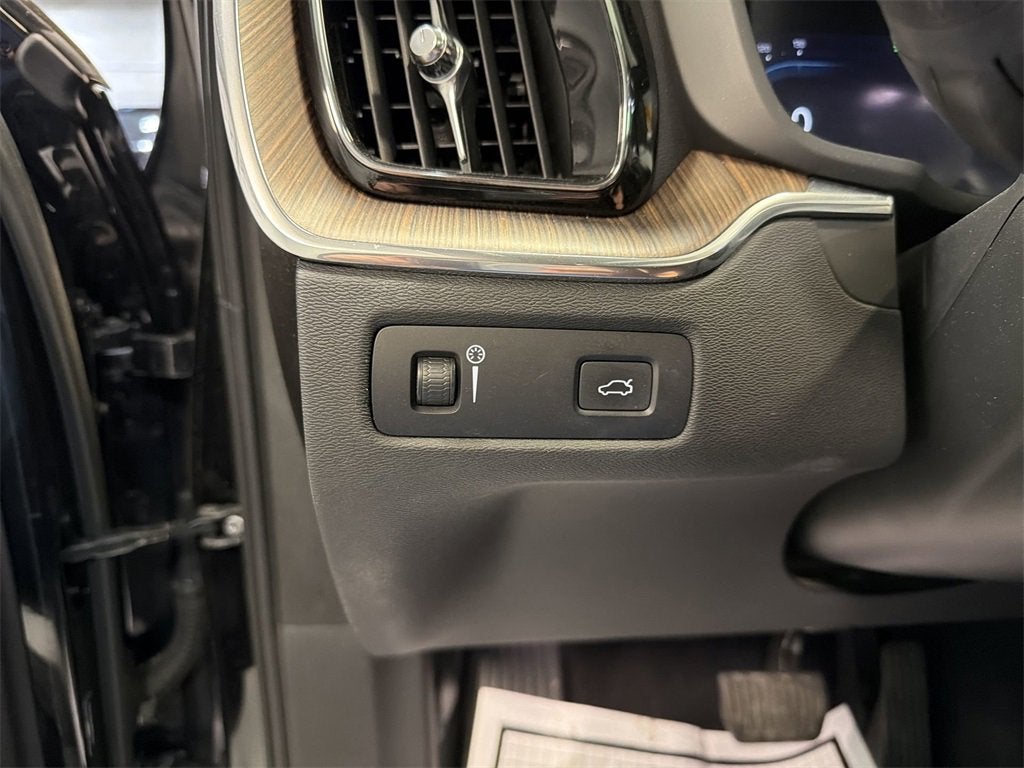 2022 Volvo XC60 Momentum