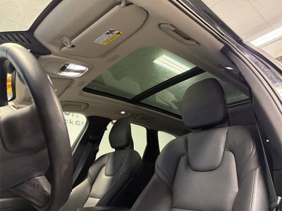 2022 Volvo XC60 Momentum