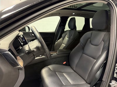 2022 Volvo XC60 Momentum