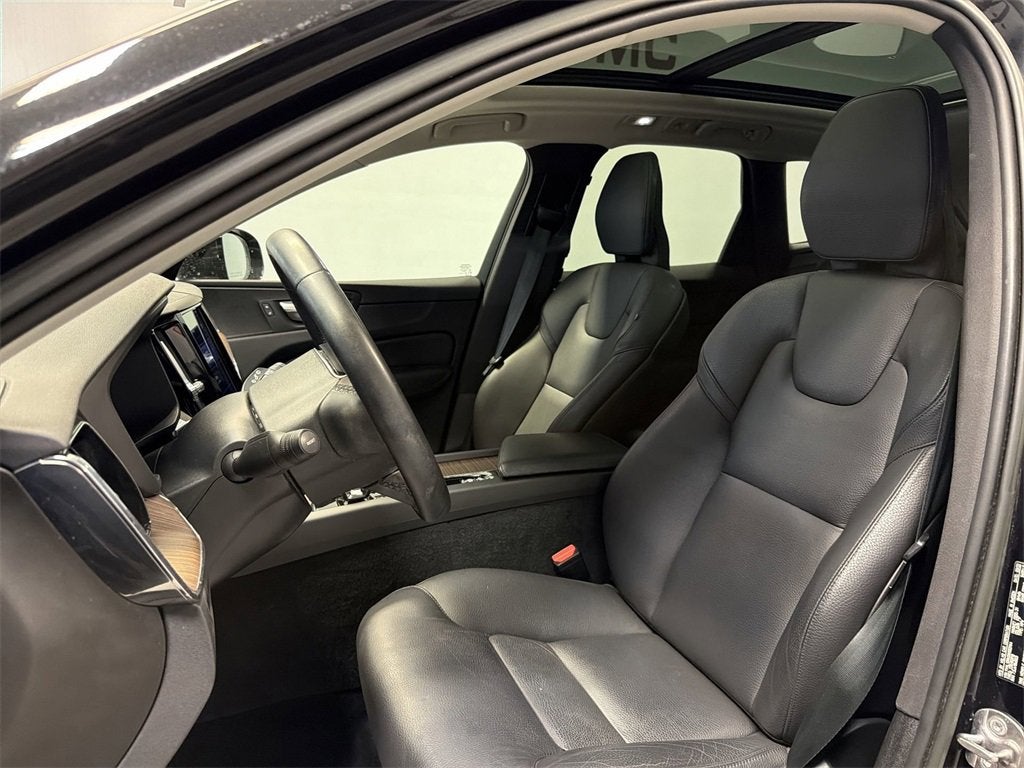 2022 Volvo XC60 Momentum